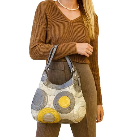 Coach Madison Maggie Circle Appliqué Hobo – Style 18824 - Picture 2 of 7